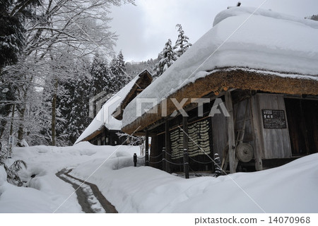 Snow scenery of Okuhida Onsenkyo Hirayu folk pavilion 14070968