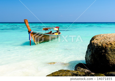 A long tail boat 14071855