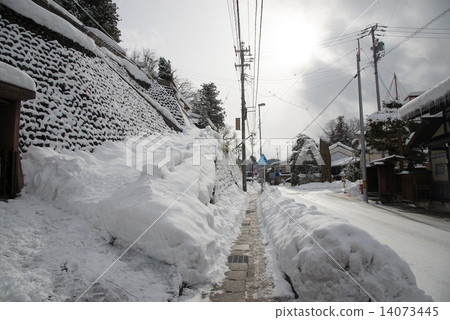 人行道上滿是雪 人行道上滿是雪 14073445