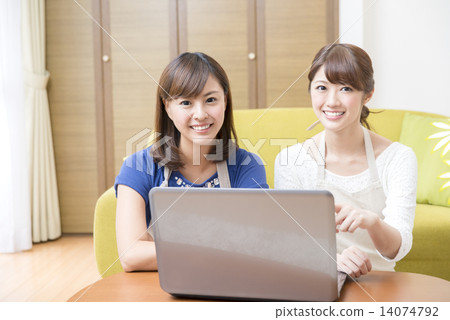 Housewife friends lifestyle 14074792