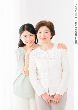 兩代女性形象 兩代女性形象 14075647
