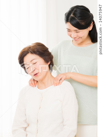 Two-generation woman image 14075947