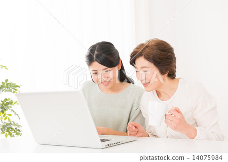 Two-generation woman image 14075984