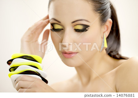 portrait beautiful brunette 14076881