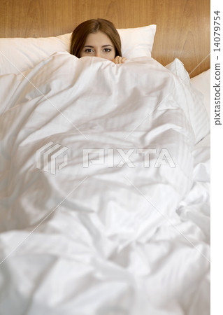 beautiful brunette woman 14079754