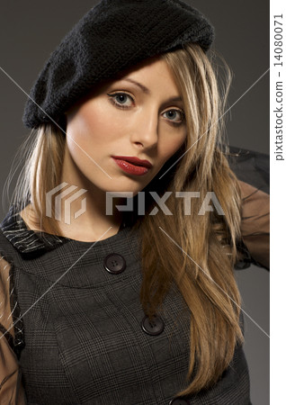 elegant fashionable woman in a hat 14080071