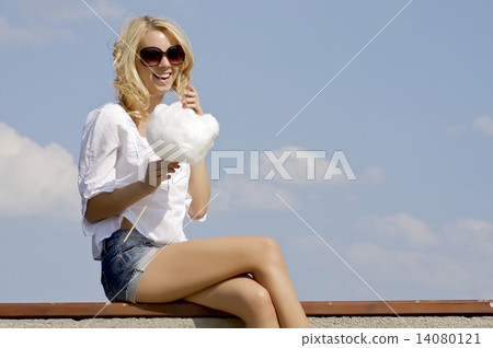 beautiful girl in sunglasses on background blue sky 14080121