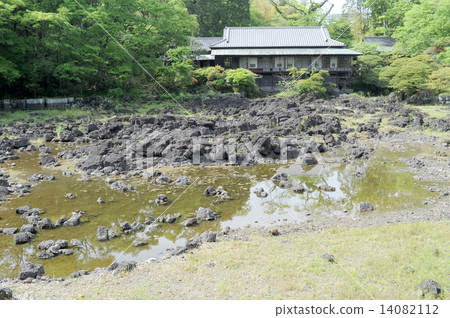 Kusan-jikan and Oshama pond 14082112