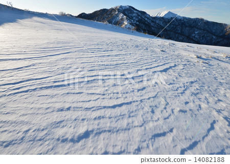 雪花和劍客，Girogan 1 14082188