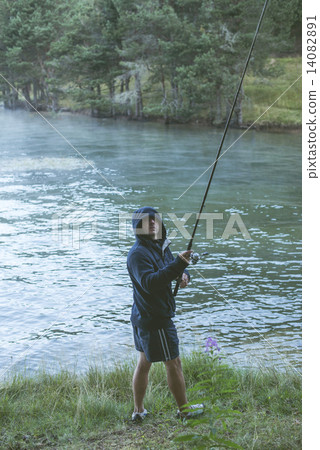 Man with fishhook 14082891