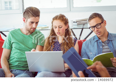 Fashion students looking at computer 14089972