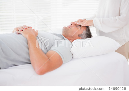 Therapist working with man 14090426