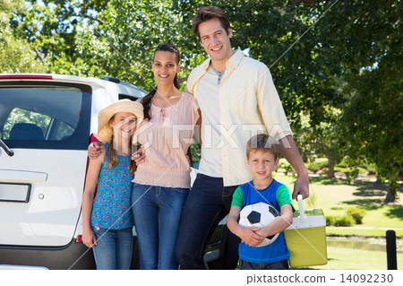 Happy family getting ready for road trip 14092230
