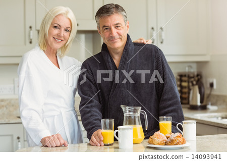 Mature couple having breakfast together 14093941