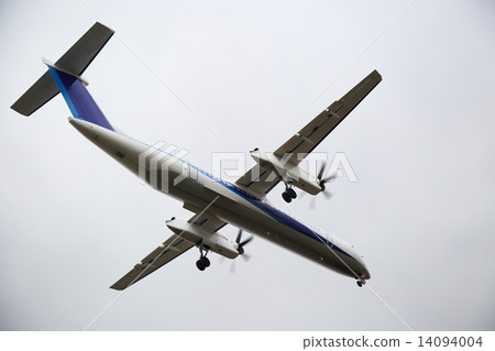 propeller-driven aircraft, prop plane, bombardier 14094004