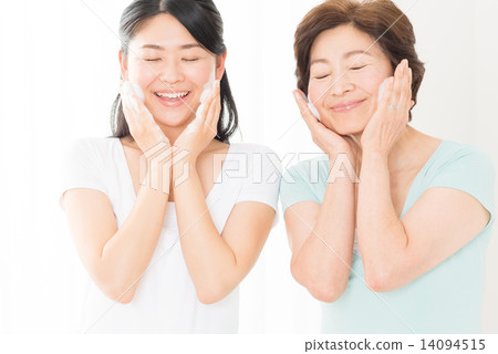 Two-generation woman image 14094515