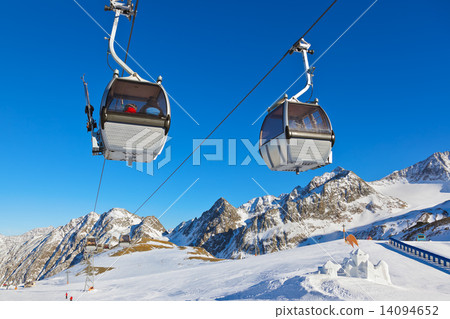 Snow fort in mountains ski resort - Innsbruck Austria Snow fort in mountains ski resort - Innsbruck Austria 14094652