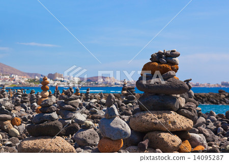 Stack of stones on beach 14095287