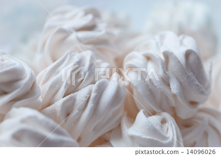 white tender marshmallow close-up 14096026