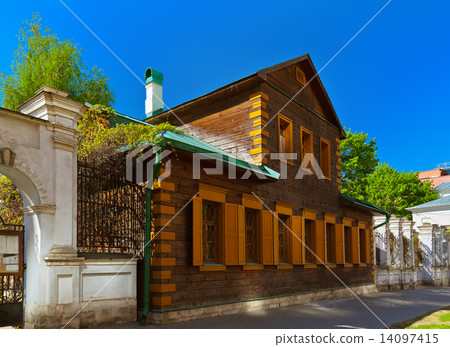 Old wooden house in golutvinsky street - Moscow Old wooden house in golutvinsky street - Moscow 14097415