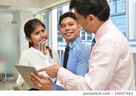 Group of business people using tablet computer in office 14097483