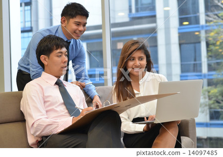 Business people in office meeting to discuss 14097485