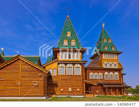 Wooden palace of Tsar Alexey Mikhailovich in Kolomenskoe - Mosco 14098437