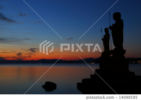 Suji湖和Sodekyo Jizo的晚上風景 14098595