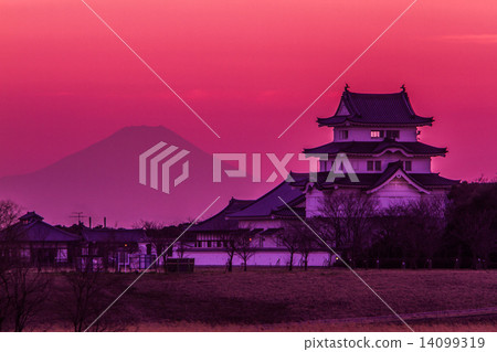 Sekijuku Castle and Mt. Fuji Sekijuku Castle and Mt. Fuji 14099319