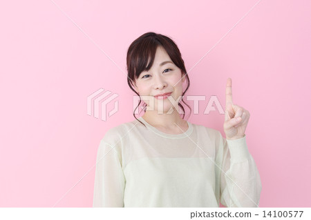 Woman     14100577