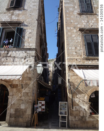 Alley  Alley  14100936