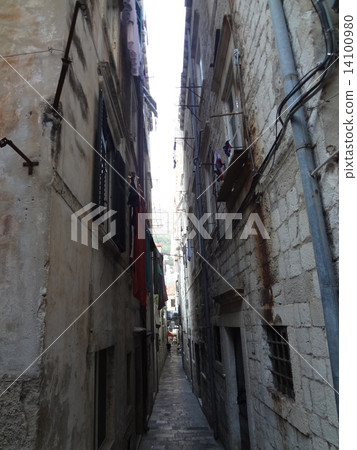 Alley  14100980