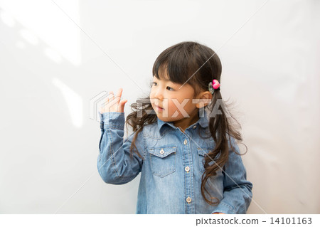 A girl A girl 14101163