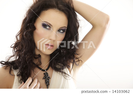 portrait beautiful brunette 14103062