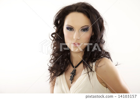 portrait beautiful brunette 14103157