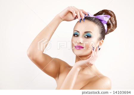 portrait beautiful brunette 14103694