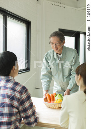 Seniors and young people 14104139