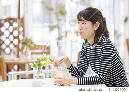 A young girl relaxing on a trendy cafe terrace 14106205