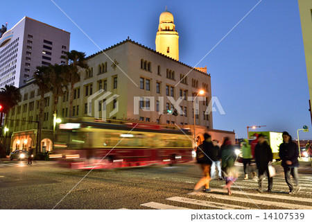Yokohama Customs (Queen's Tower) intersection scenery 14107539