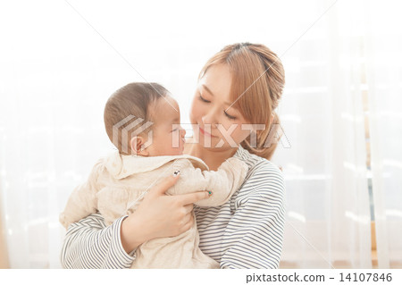 擁抱 幼兒 嬰兒 14107846