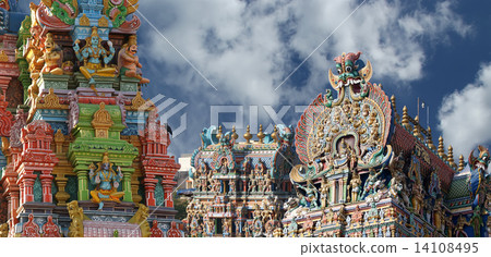 Meenakshi hindu temple in Madurai, Tamil Nadu, South India. Scul 14108495