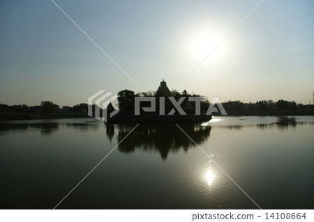 Traditional Hindu temple on lake in the city center, South India Traditional Hindu temple on lake in the city center, South India 14108664