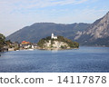 A church floating in the lake near Hallstatt 14117878