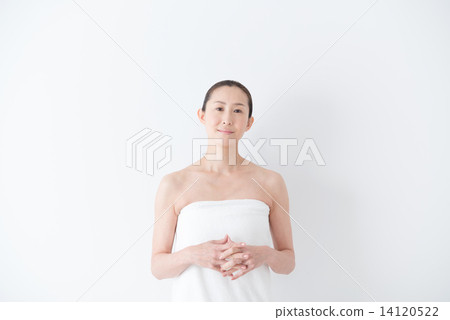 Natural make-up 40s lady bath towel upper body 14120522