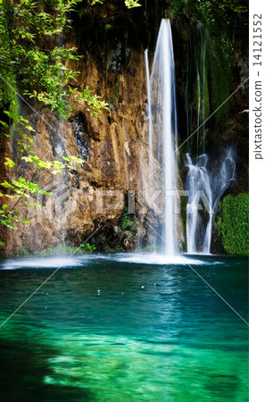Summer view of beautiful waterfalls in Plitvice Lakes National Park, Croatia 14121552