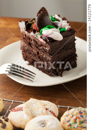 Chocolate Cake with Cookies 14121779