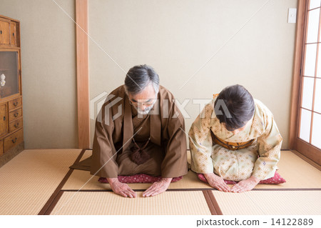 Senior couple (kimono) 14122889