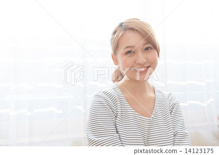 person, grinning, smile 14123175