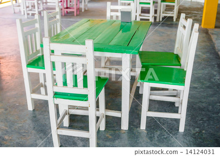 wooden table and chairs 14124031
