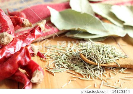 Dry herbs and spices Dry herbs and spices 14125344